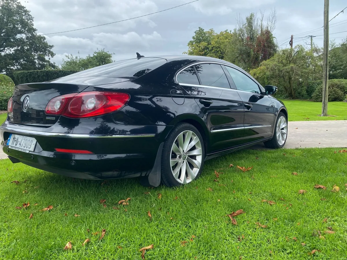 Volkswagen Passat 2011 - Image 2