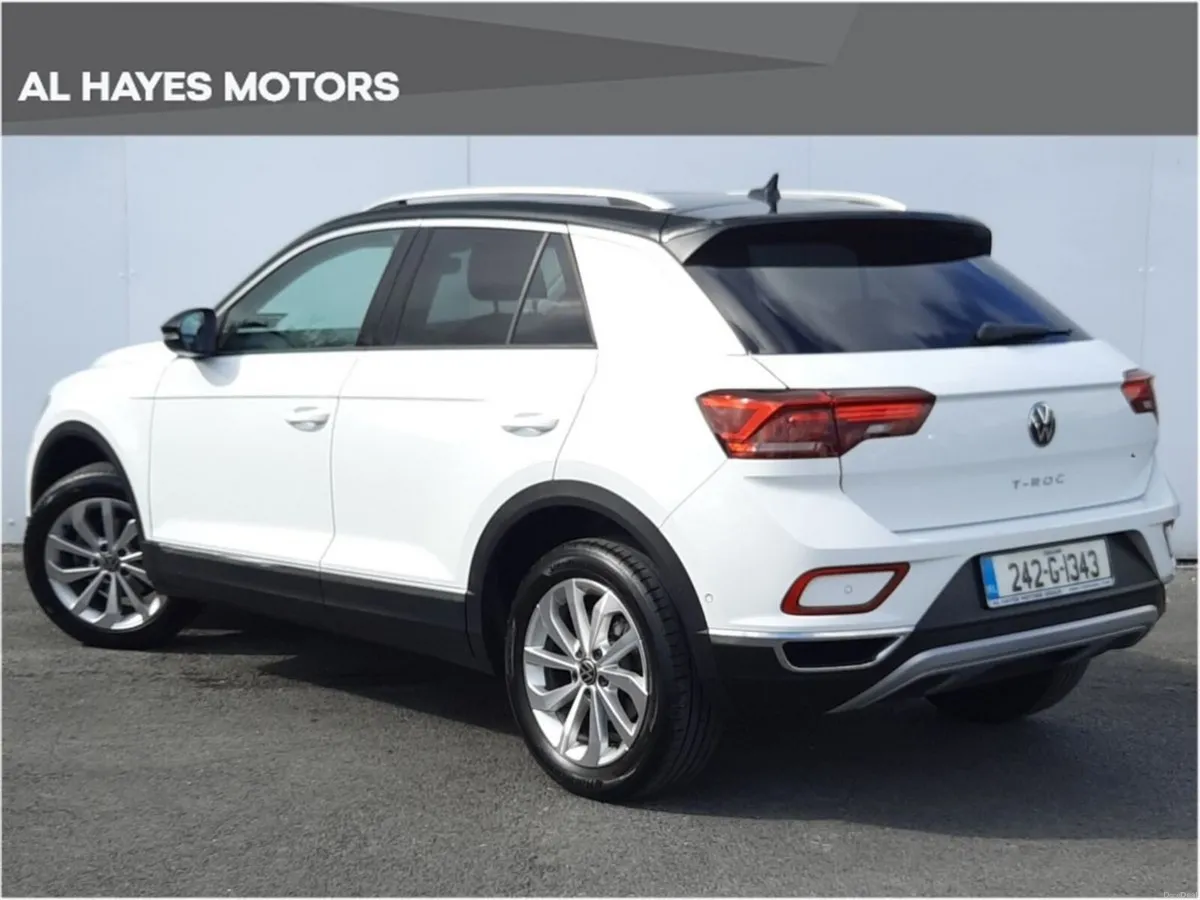 Volkswagen T-Roc **AUTOMATIC PETROL**SUNROOF**ELEC - Image 3