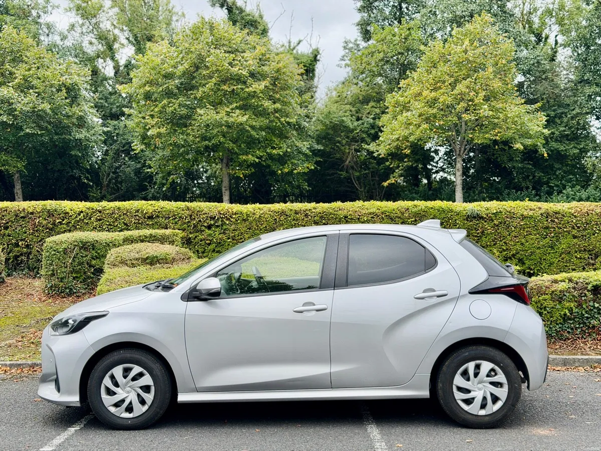 2021 TOYOTA YARIS • HYBRID • NEW NCT - Image 2