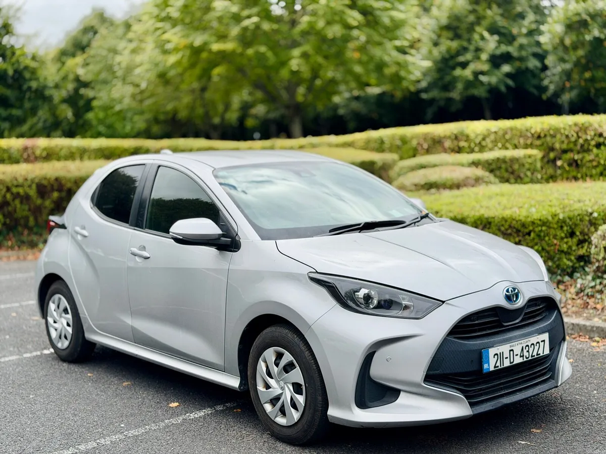 2021 TOYOTA YARIS • HYBRID • NEW NCT - Image 4
