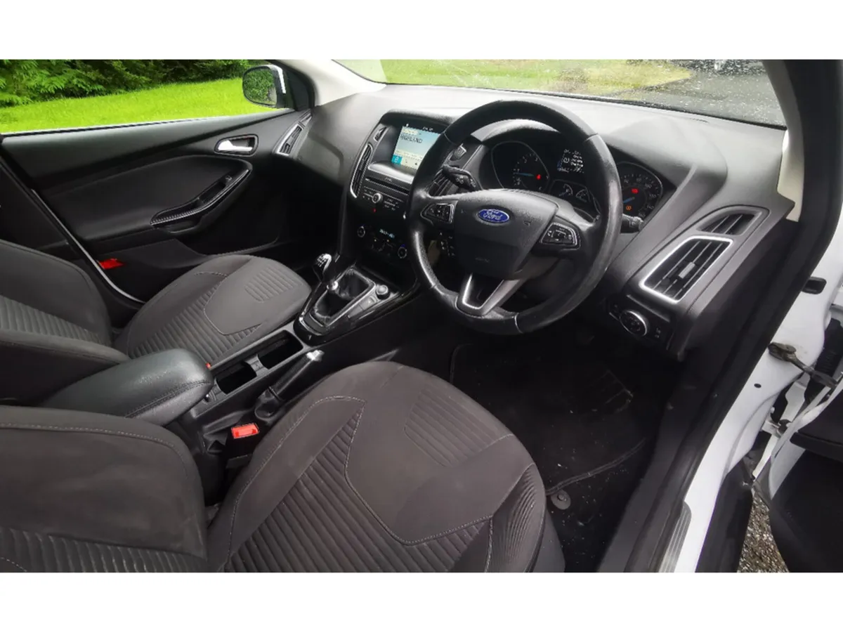 Ford Focus TITANIUM S/S 120PS 5DR - Image 5
