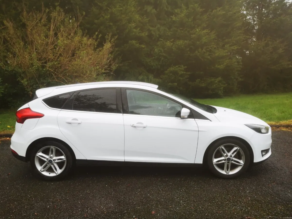 Ford Focus TITANIUM S/S 120PS 5DR - Image 2