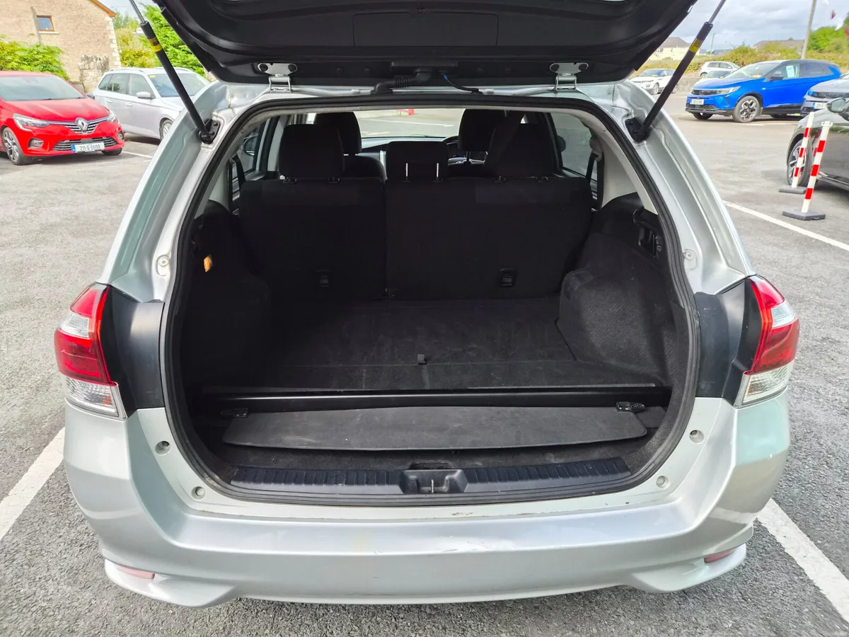 Toyota Corolla Fielder2016 1.5L Petrol Hybrid Auto - Image 5