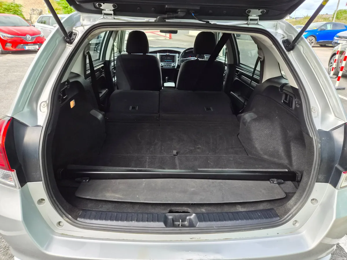 Toyota Corolla Fielder2016 1.5L Petrol Hybrid Auto - Image 6