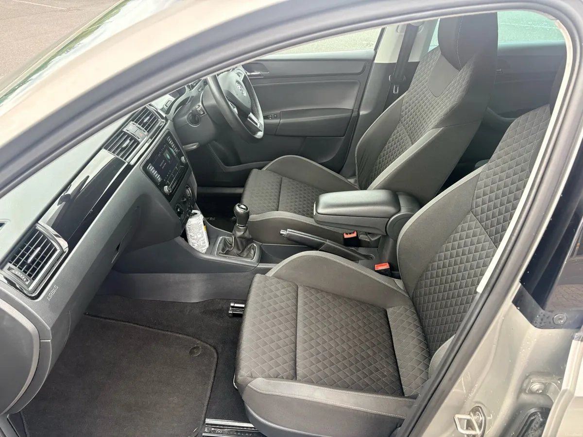 16 Skoda rapid - Image 3