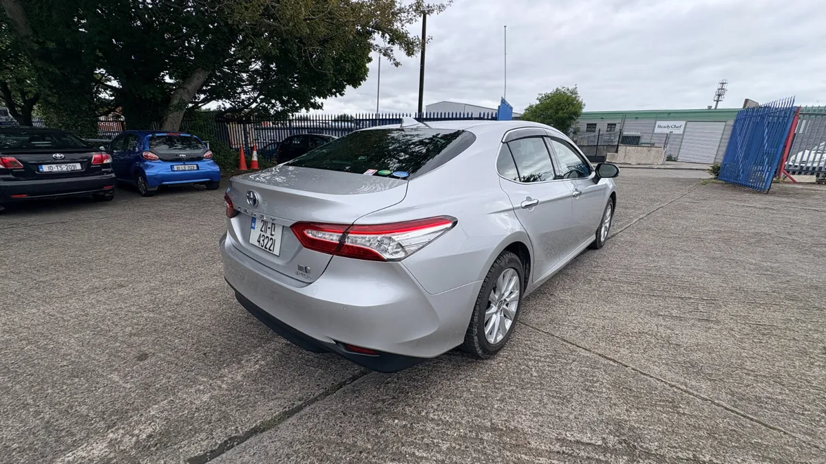 Toyota Camry 2.5 Hybrid Petrol 2021 - Image 6