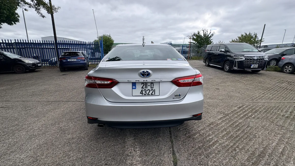 Toyota Camry 2.5 Hybrid Petrol 2021 - Image 5