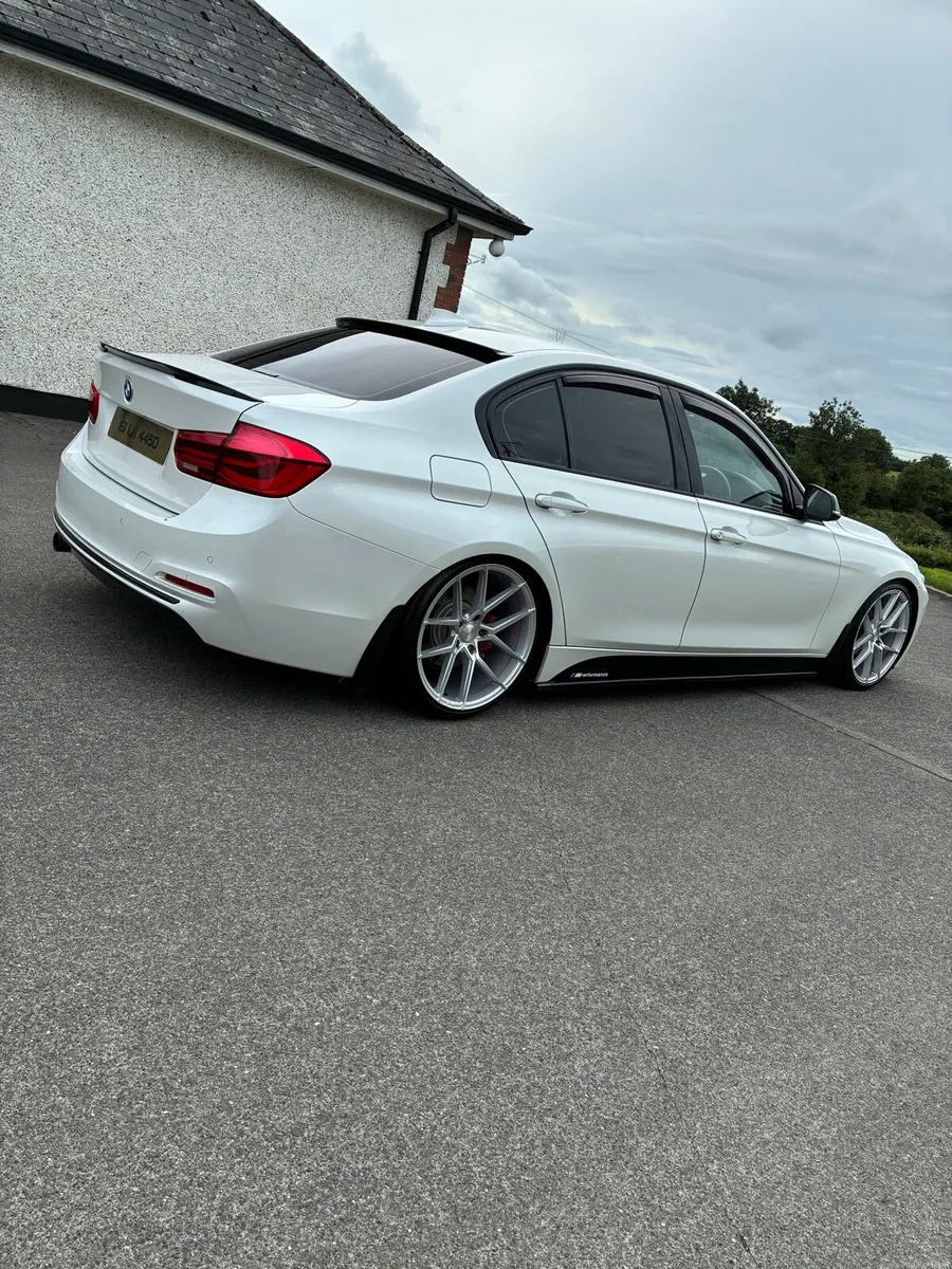 BMW 318d 2016 - Image 3