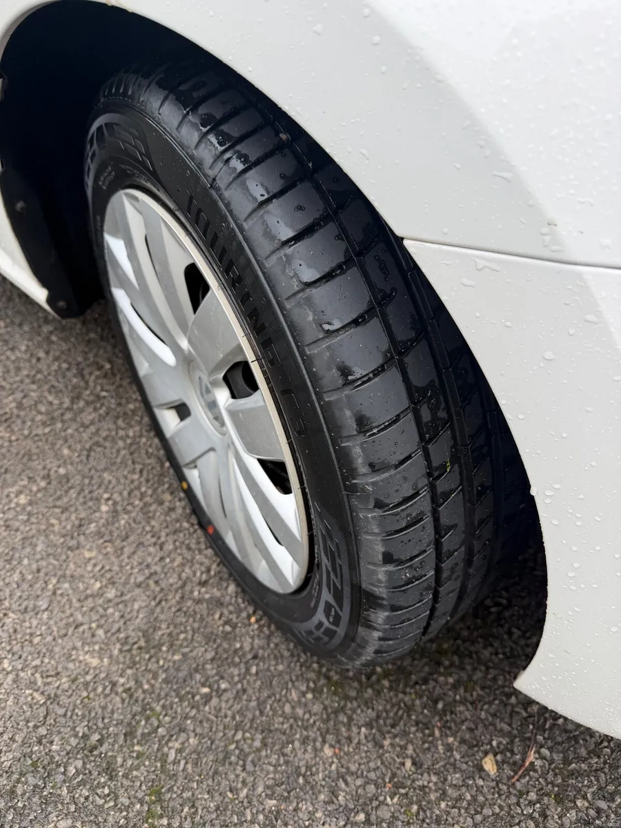 Volkswagen Polo 2012 Automatic - Image 3