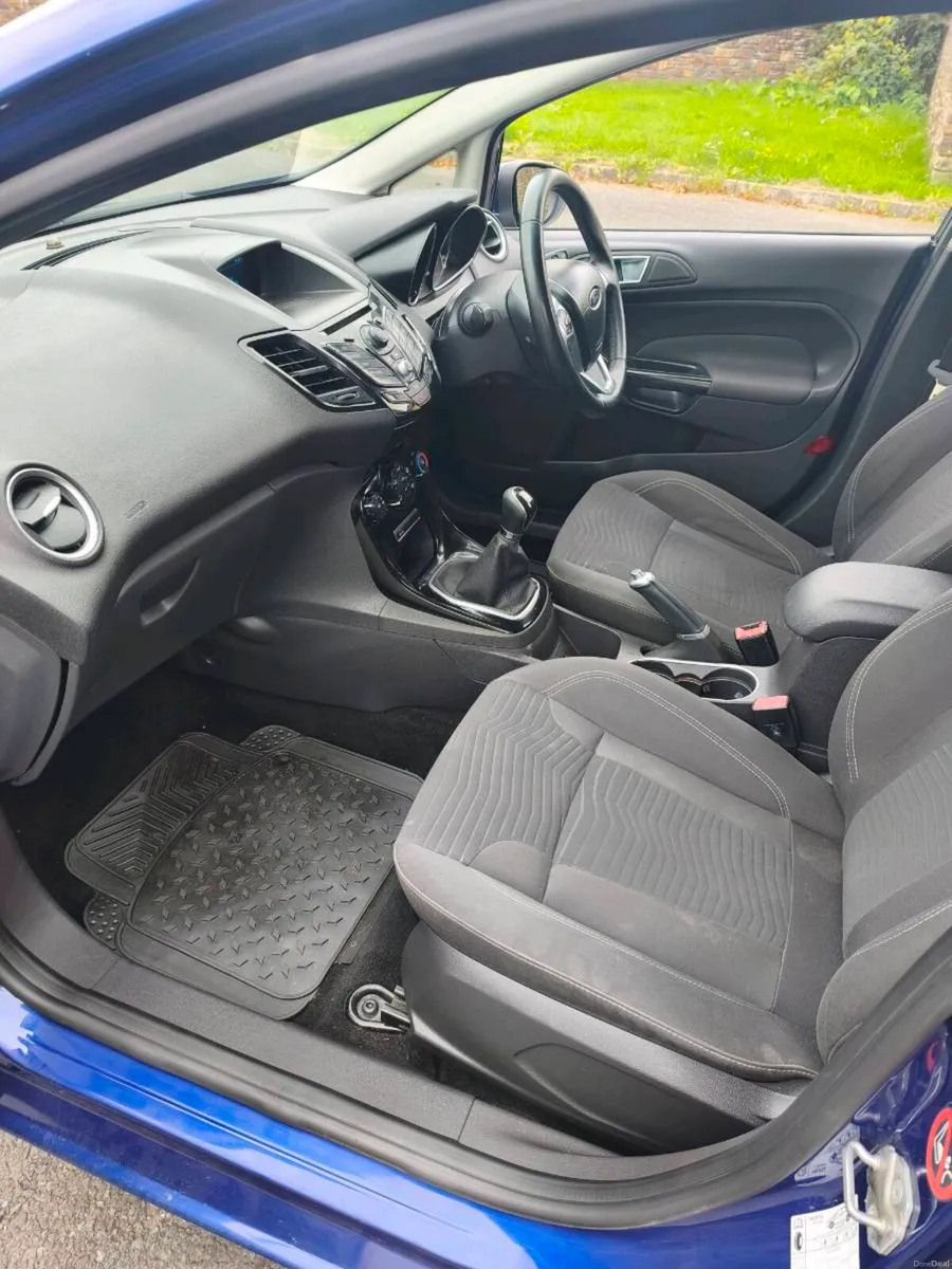 Ford fiesta - Image 5