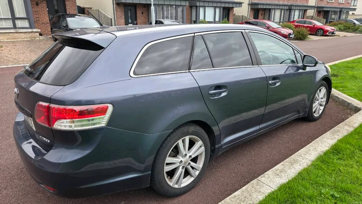 TOYOTA AVENSIS D4D T4 5 DOORS - Image 4