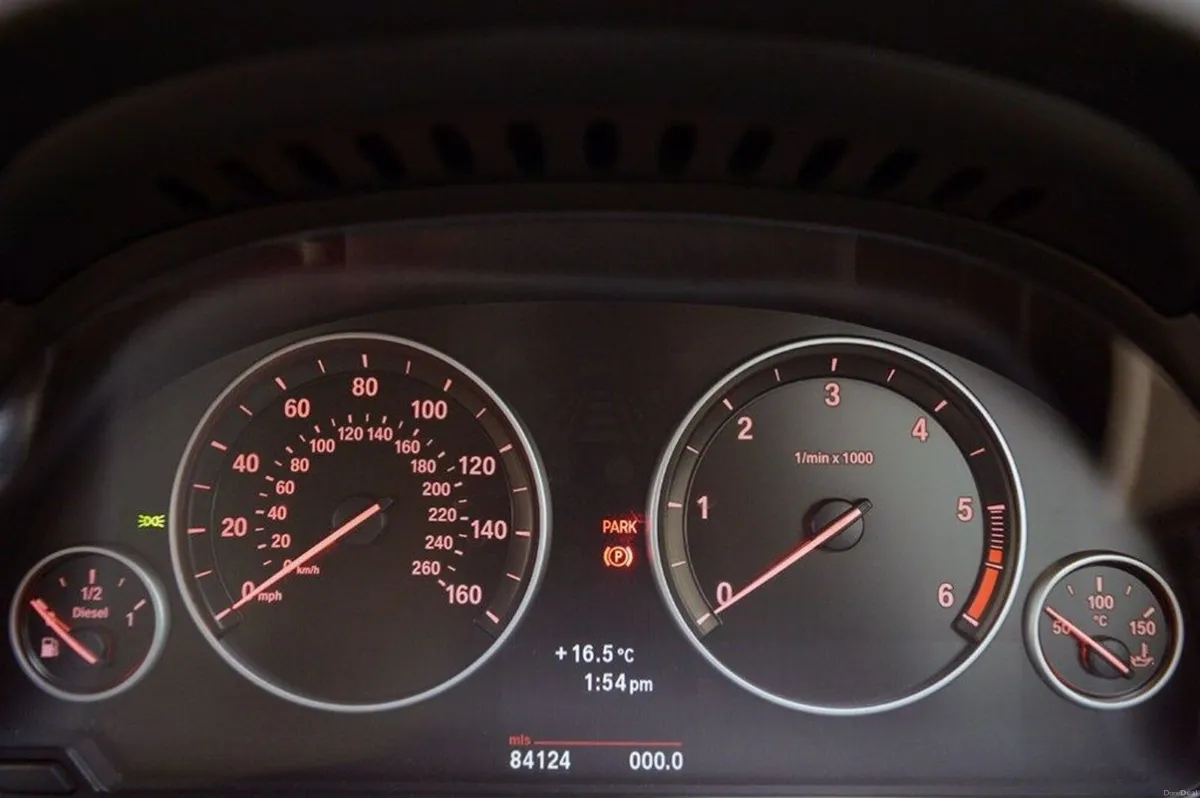 BMW 5-Series 2012 - Image 2