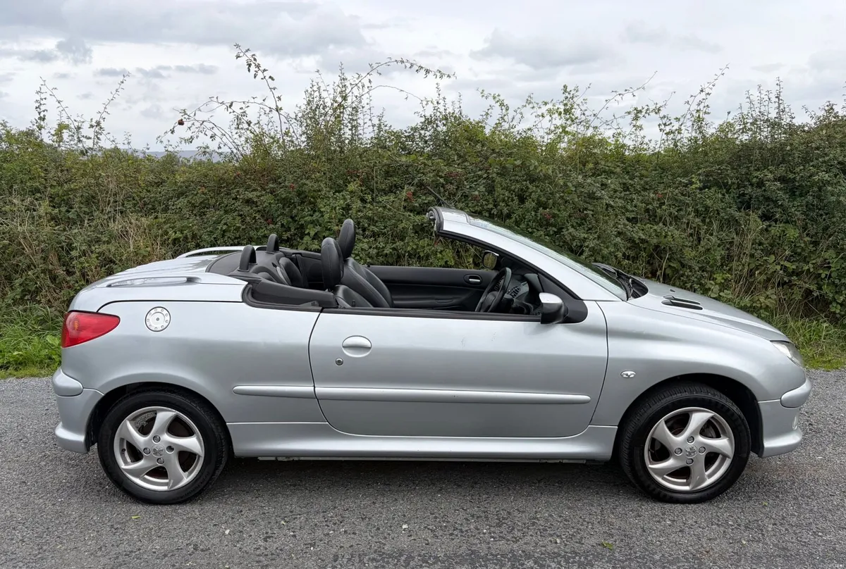 Peugeot 206 Coupe Cabriolet 2004 - Image 1