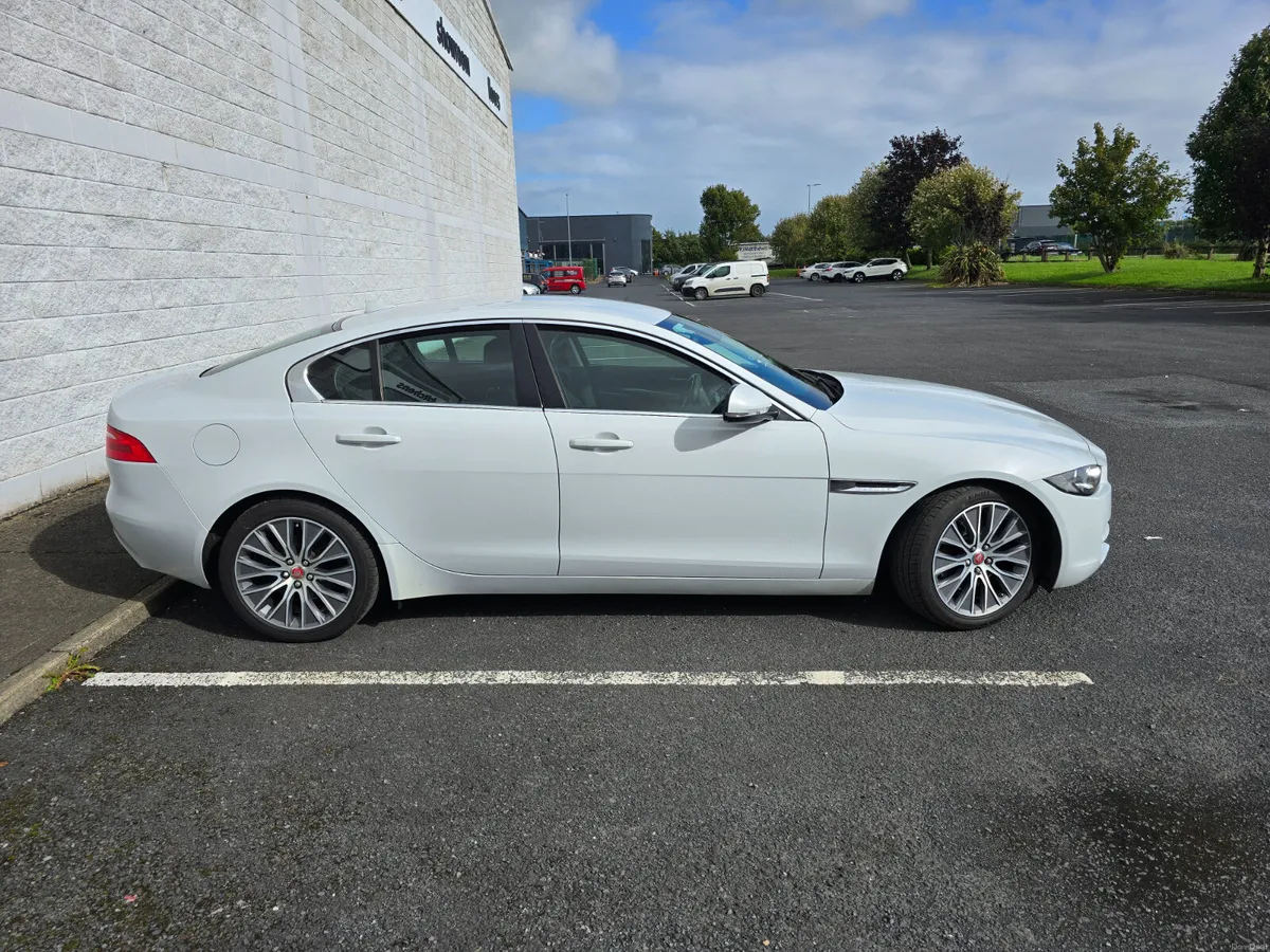 2016 Jaguar XE Prestige 2.0d 163hp Manual - Image 3