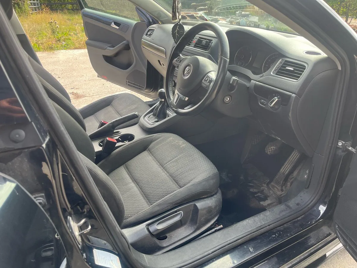 Volkswagen Jetta - Image 5