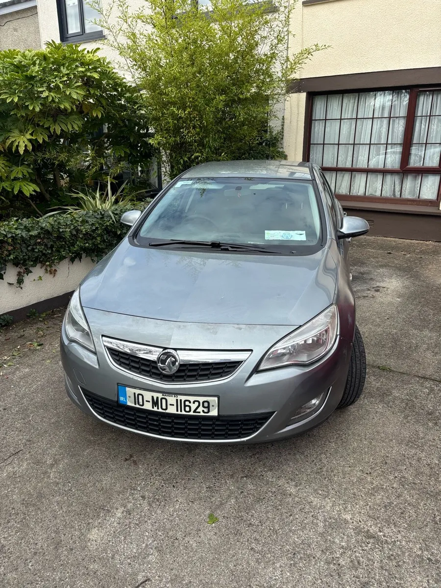 VAUXHALL ASTRA 2010 Fresh NCT 10/27 & Road Tax - Image 1