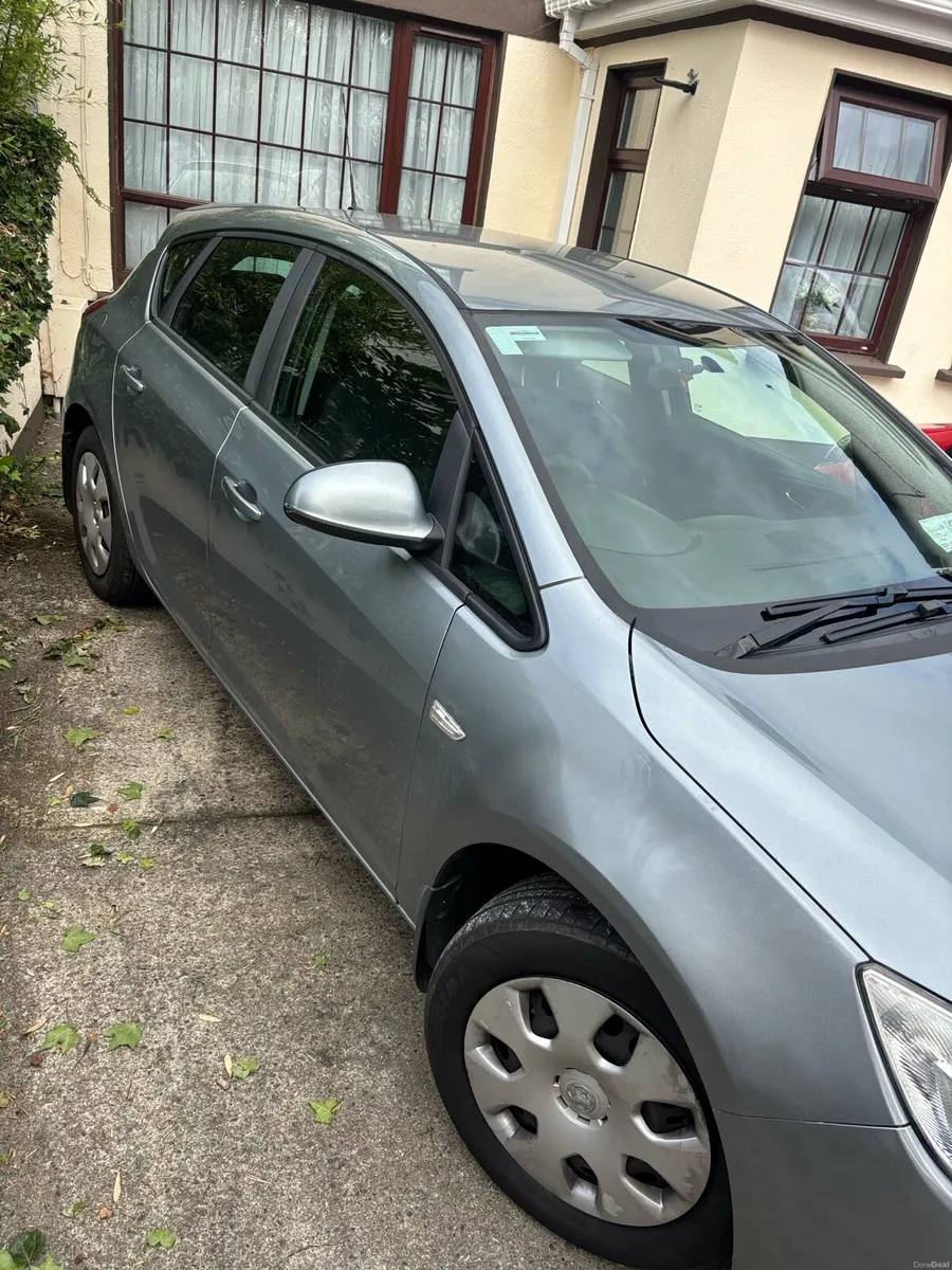 VAUXHALL ASTRA 2010 Fresh NCT 10/27 & Road Tax - Image 3