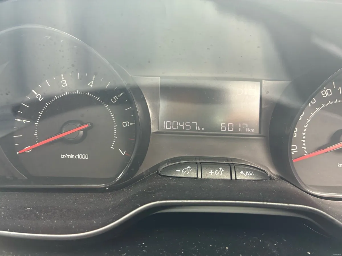 Peugeot 208 - Image 4