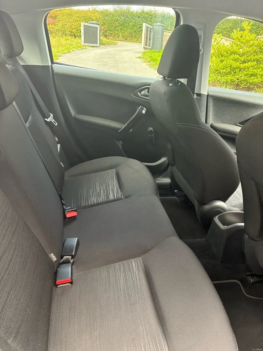 Peugeot 208 - Image 6