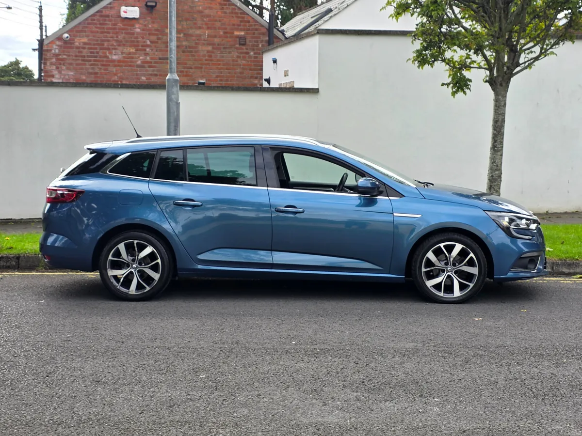 2017 Renault Megane Sport Tourer Dynamique Nav - Image 6