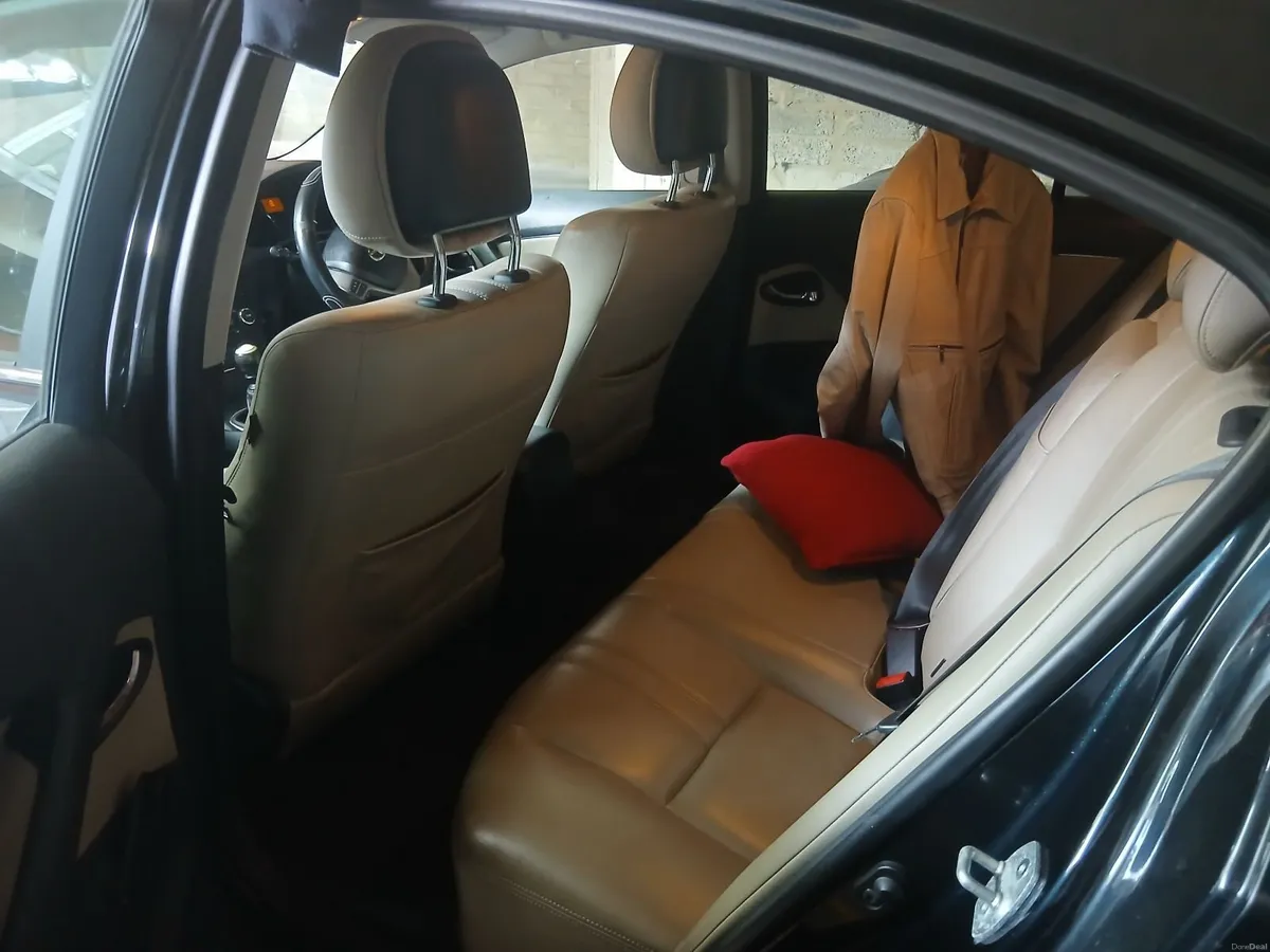 Toyota Avensis 2011 - Image 4