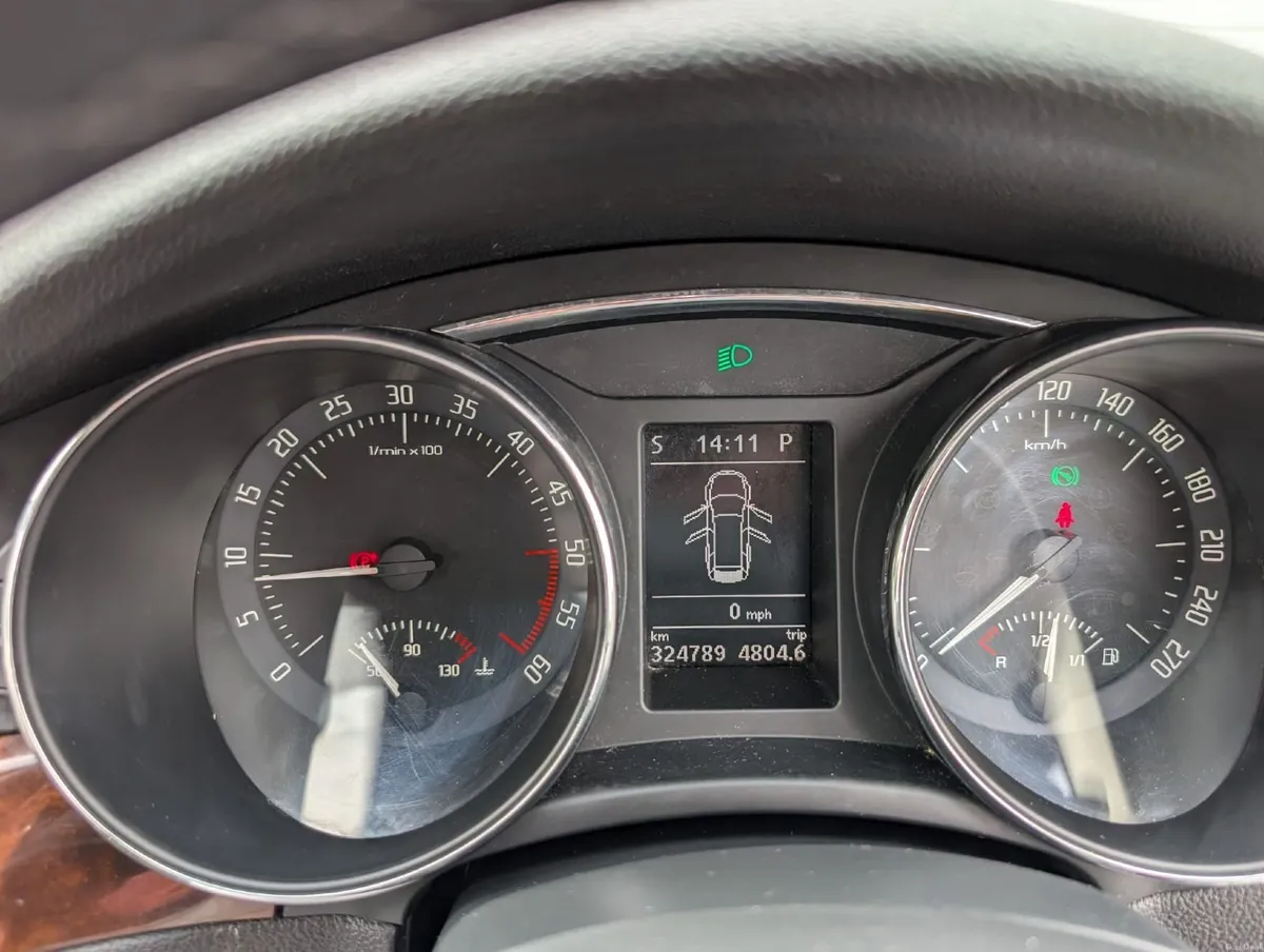 2014 Skoda Superb 2.0 TDI 170BHP DSG - Image 2