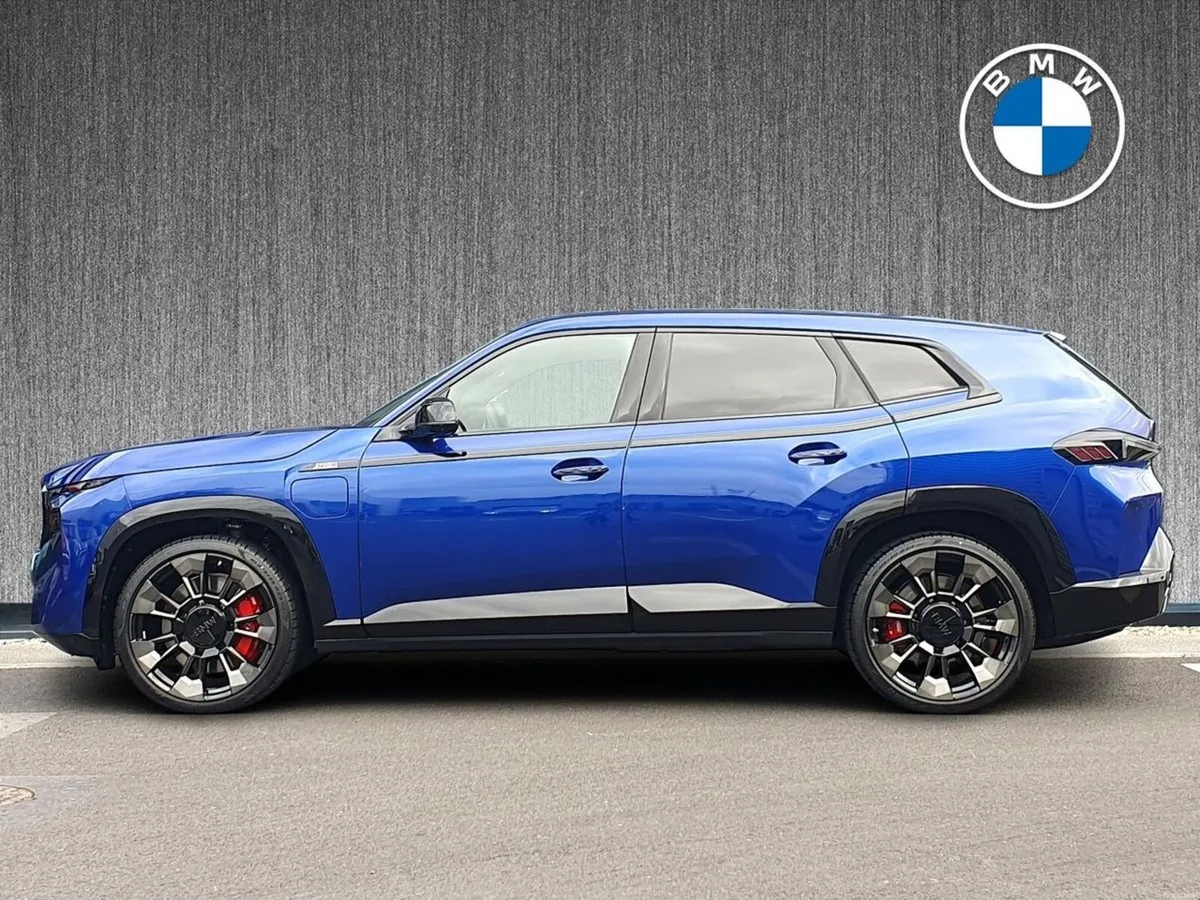 BMW XM 50e - Image 3