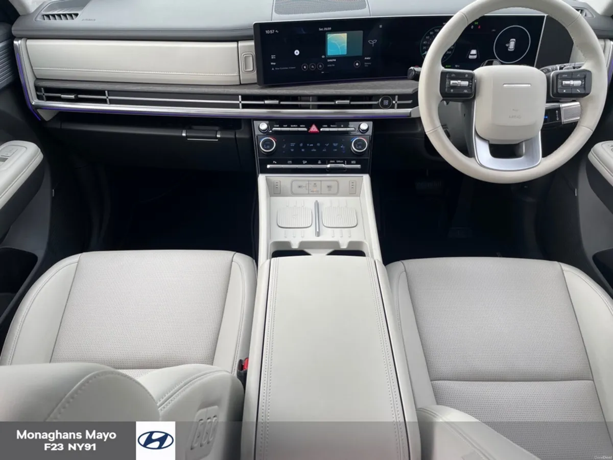 Hyundai Santa Fe PREMIUM 1.6 PETROL PLUG IN HYBRID - Image 2