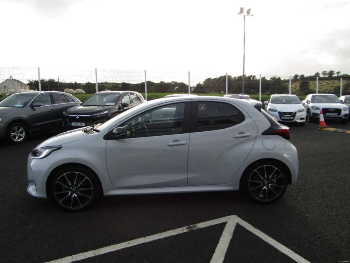 Toyota Yaris GR SPORT HEV CVT - Image 6