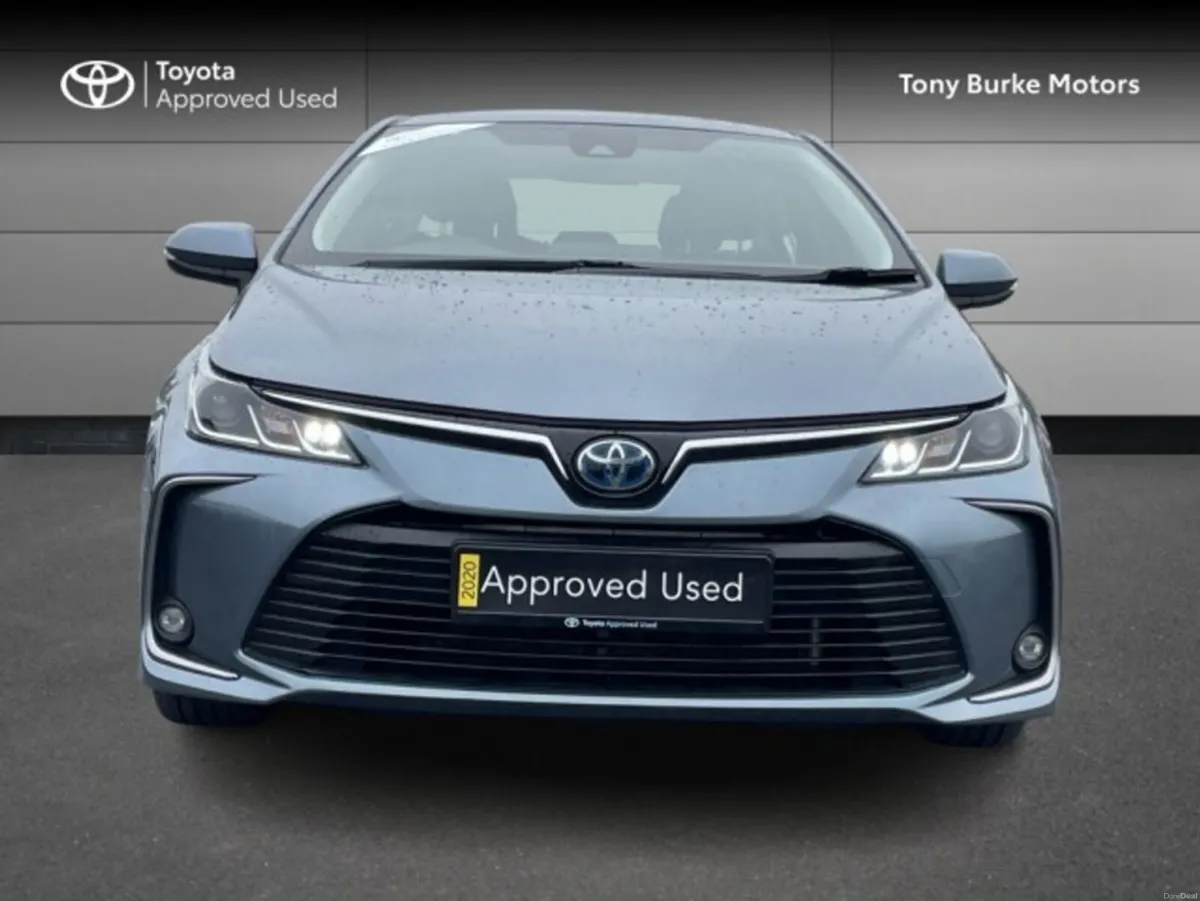 Toyota Corolla Saloon - Luna Edition - 1.8 Hybrid - Image 4