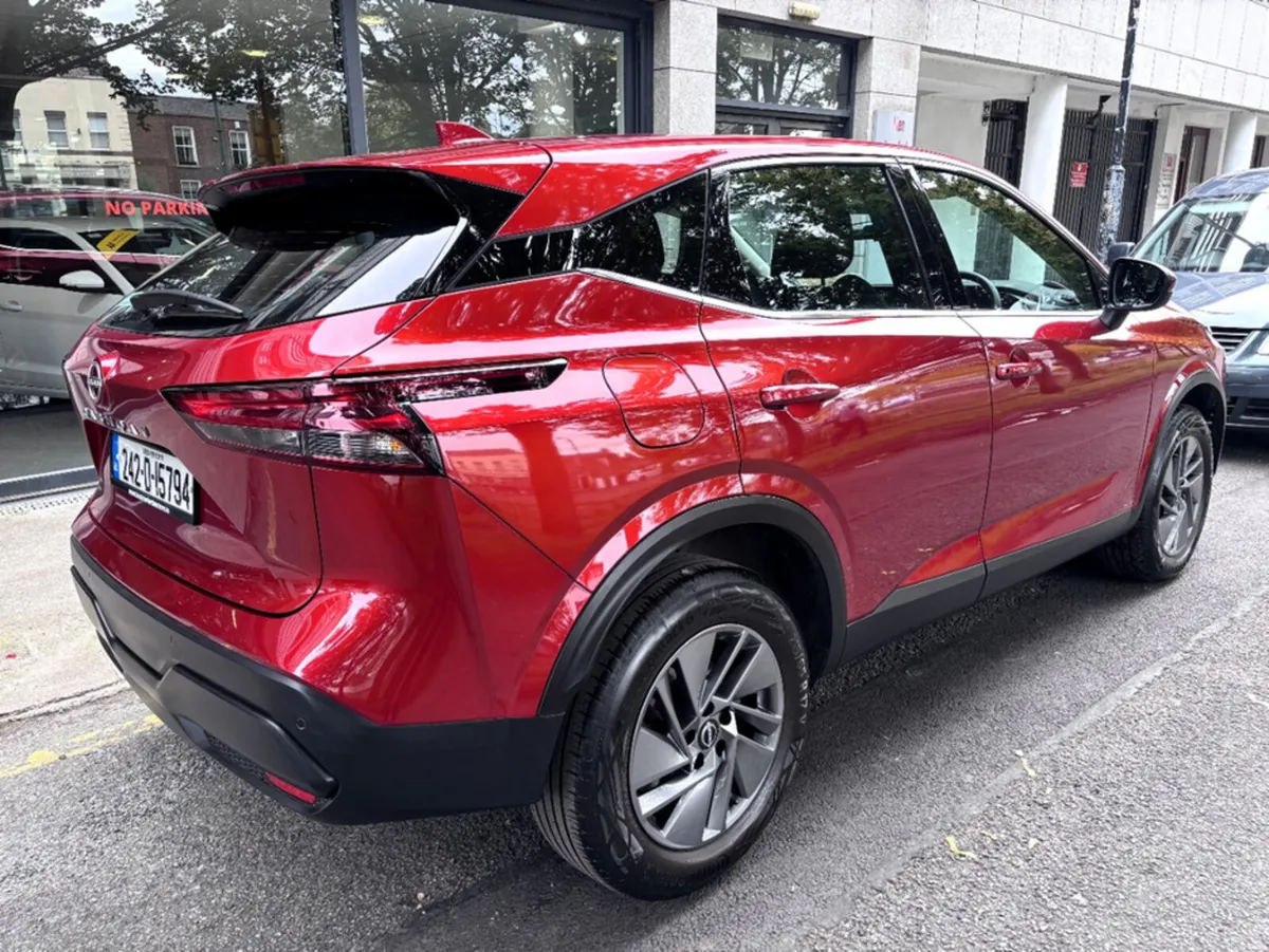 Nissan Qashqai 1.3 HYB SV CVT AUTO - Image 2
