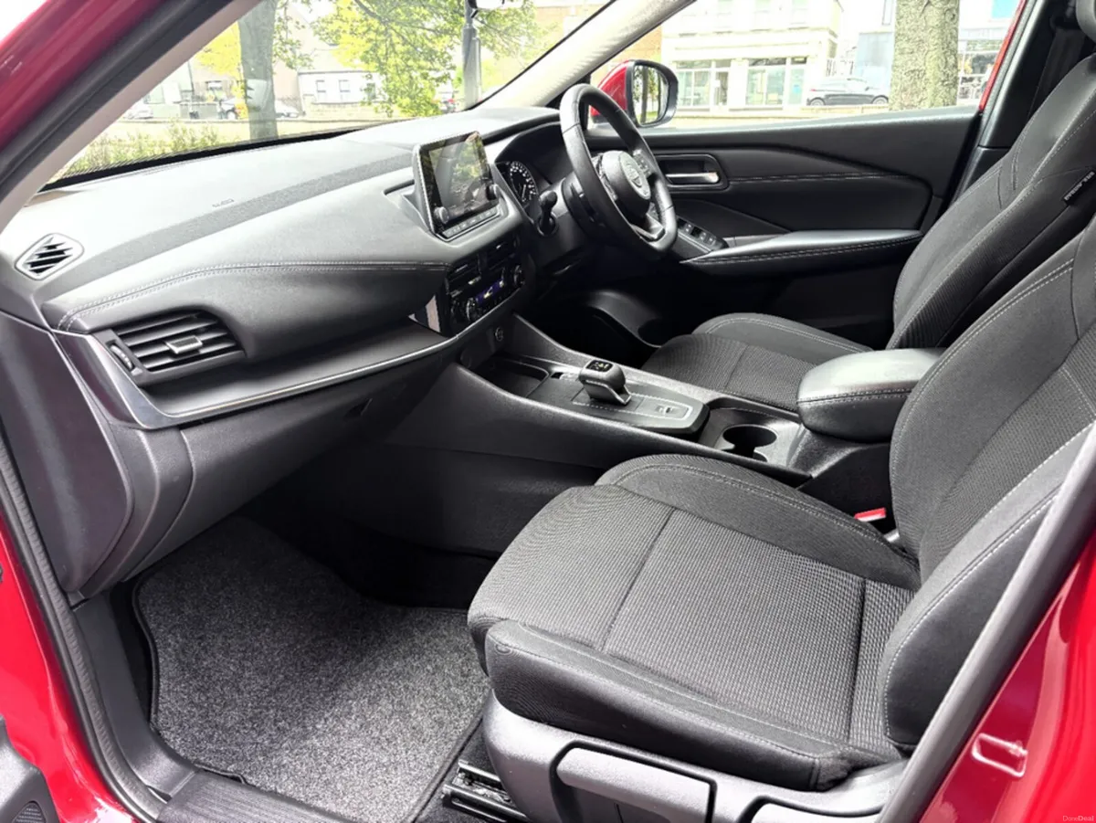 Nissan Qashqai 1.3 HYB SV CVT AUTO - Image 6