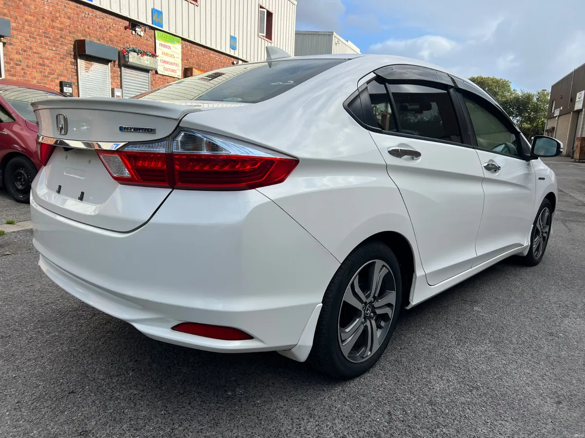 2015 Honda Grace 1.5L Hybrid Top Spec - Image 5