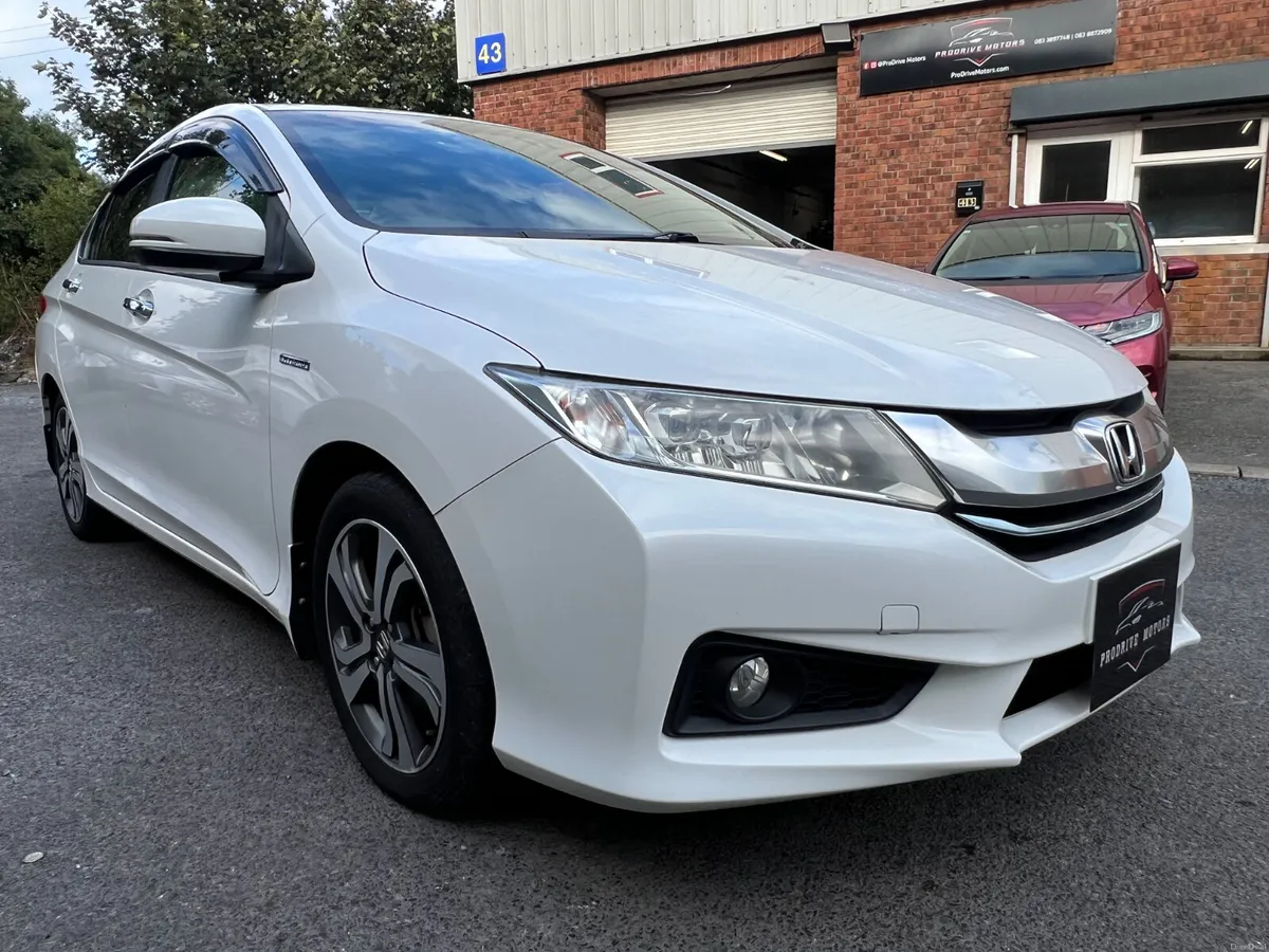 2015 Honda Grace 1.5L Hybrid Top Spec - Image 2