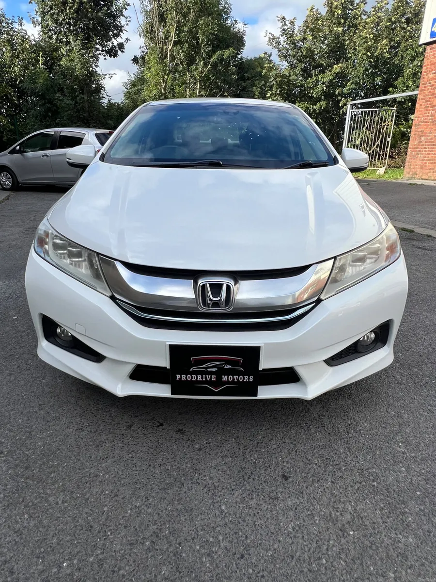 2015 Honda Grace 1.5L Hybrid Top Spec - Image 3