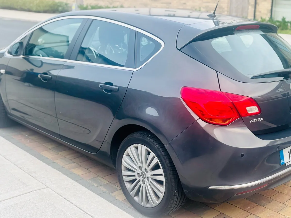 Opel Astra LOW MILEAGE EXCELLENT CONDITION - Image 6
