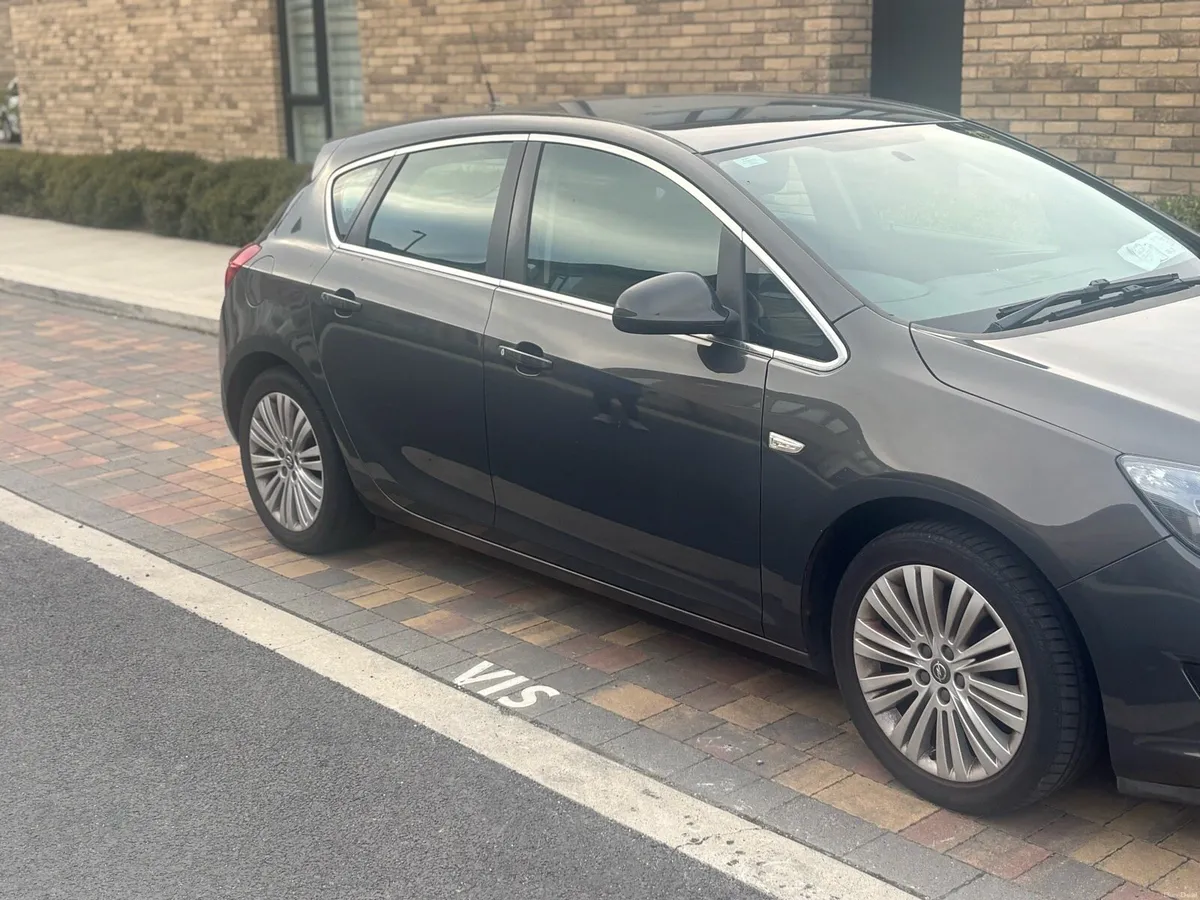 Opel Astra LOW MILEAGE EXCELLENT CONDITION - Image 4