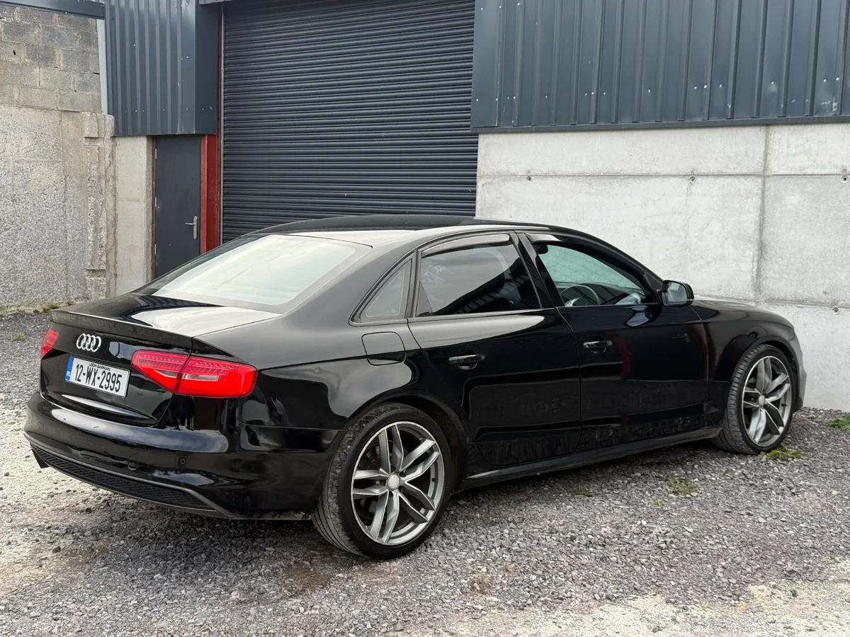 12 AUDI A4 SLINE 2.0 TDI - Image 6