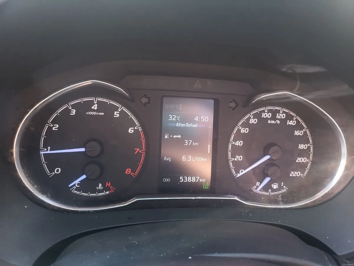 Toyota Yaris 2019, very low mileage, low car tax - Image 6