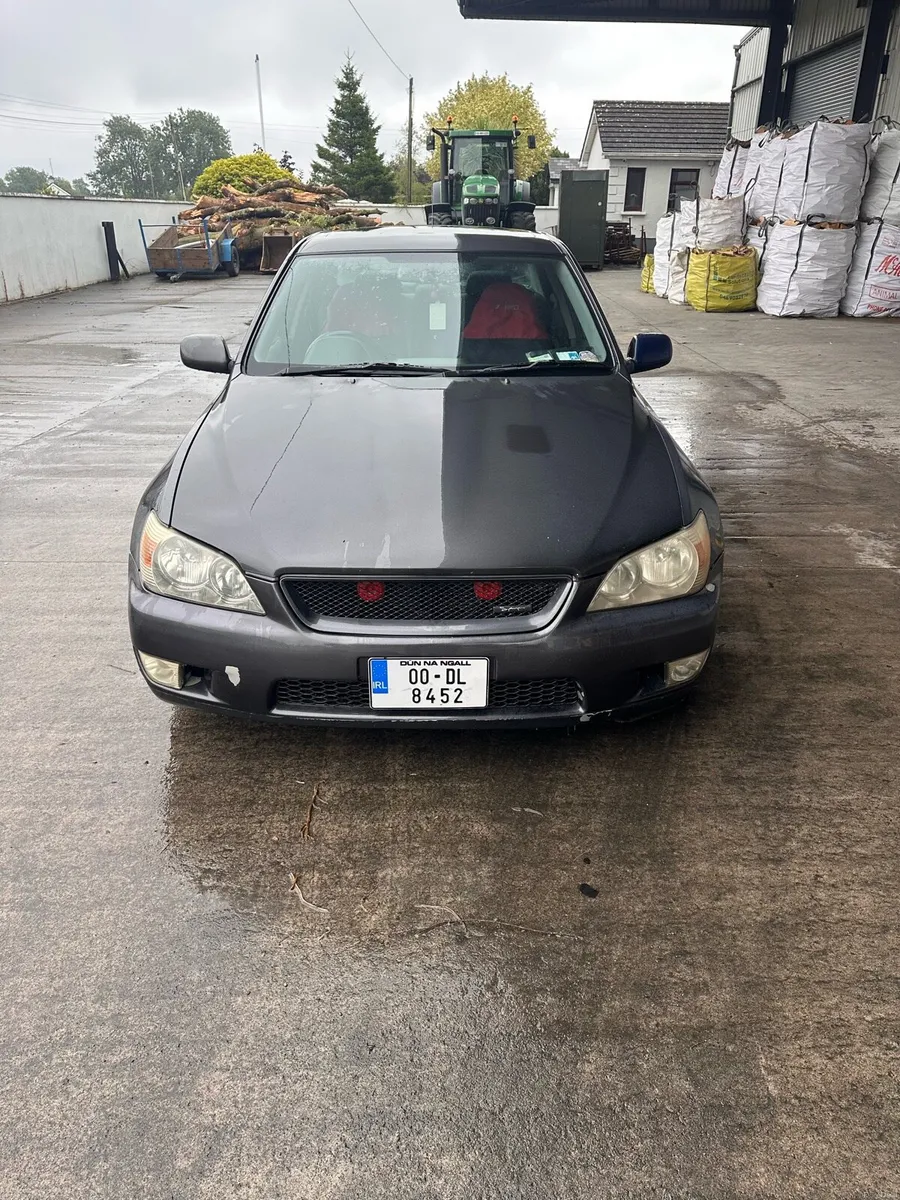 Lexus IS200 Sport - Image 4