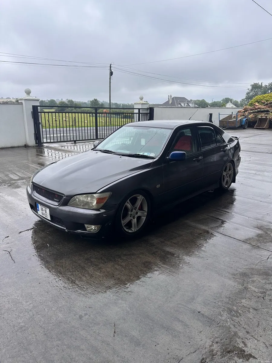 Lexus IS200 Sport - Image 5