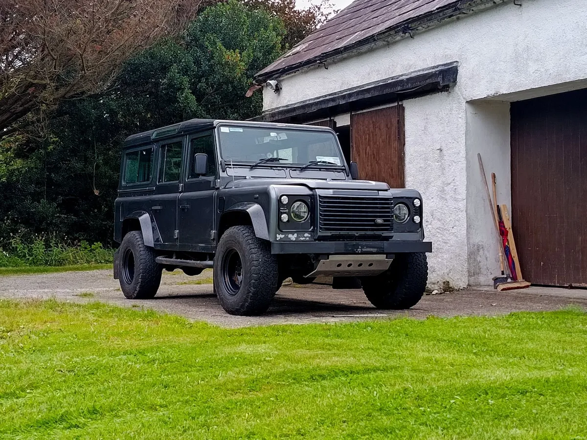 Land Rover Defender 2004 - Image 1