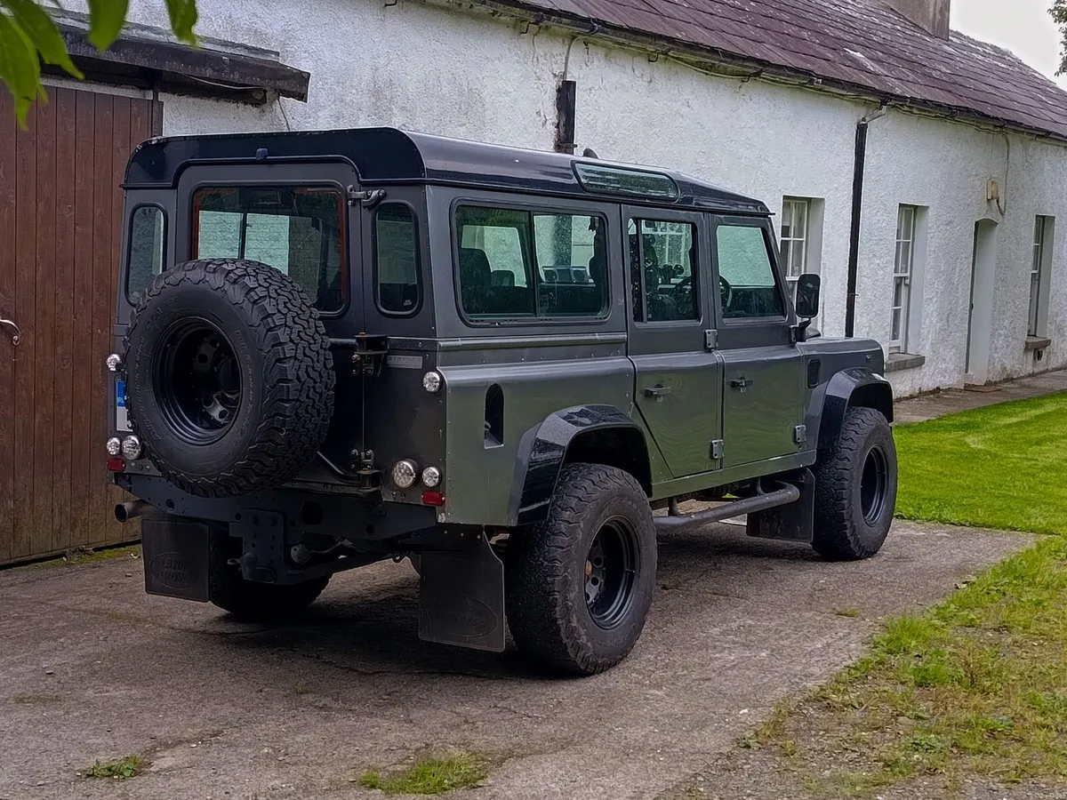 Land Rover Defender 2004 - Image 3