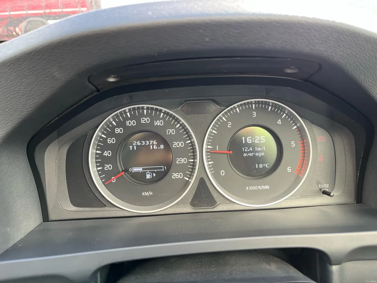 Volvo V60 1.6D R-design - Image 2
