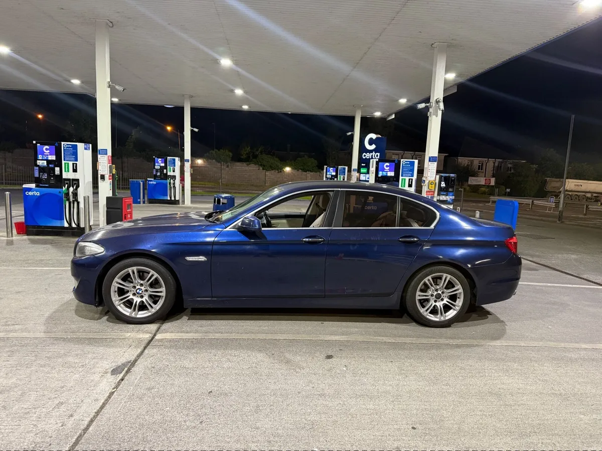 BMW 5-Series 2011 - Image 1
