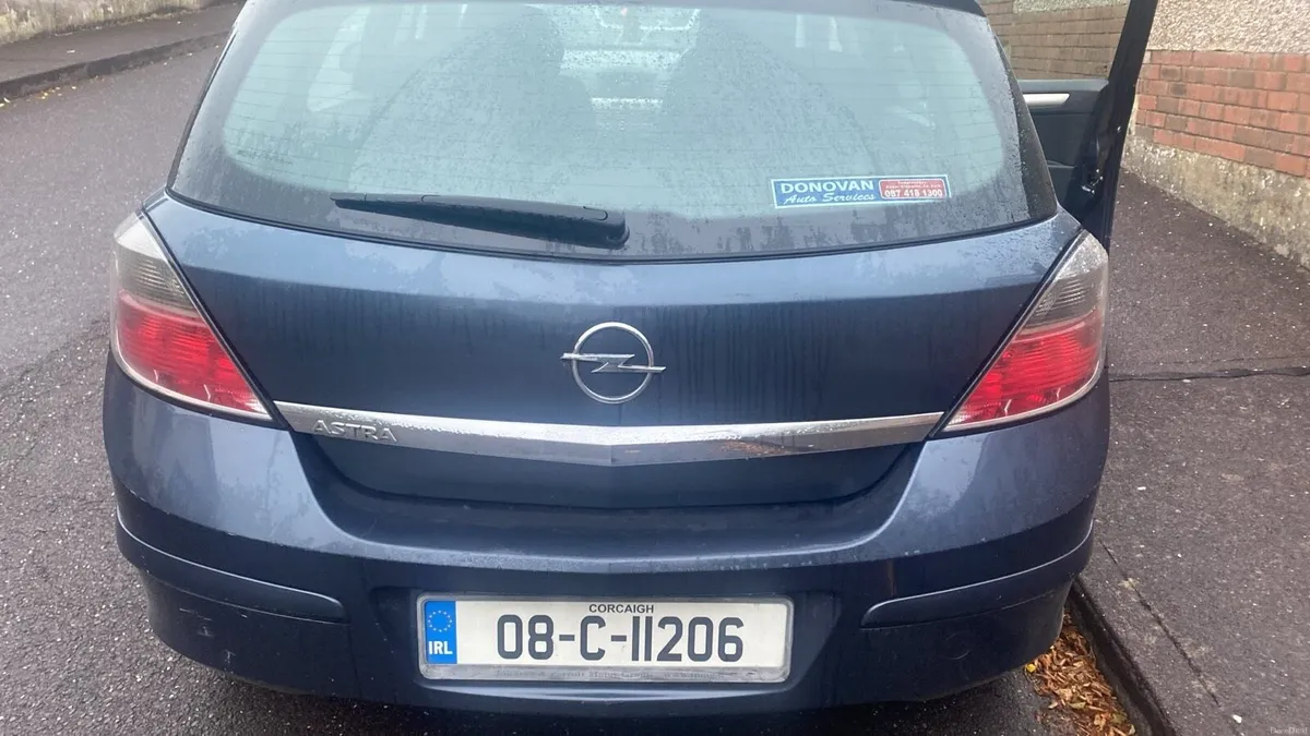 2008 Navy Opel Astra - Image 2