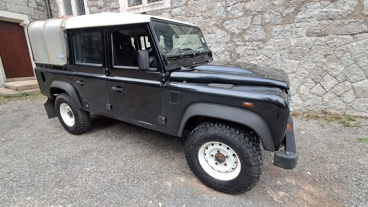 Land Rover Defender 2014 Double Cab Pickup - Image 4