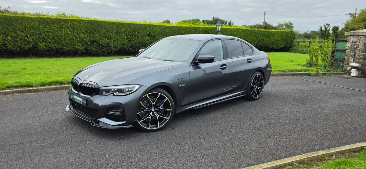 BMW 3-Series 2022 - Image 1