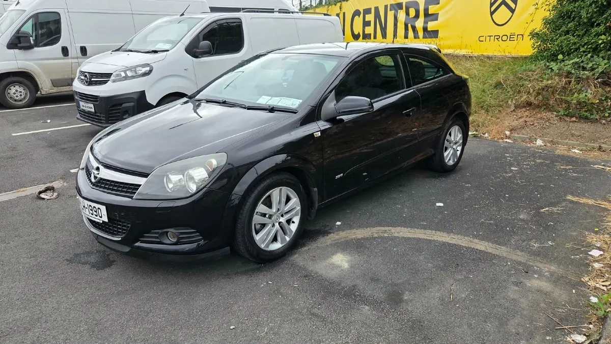 Opel Astra GTC - Image 2