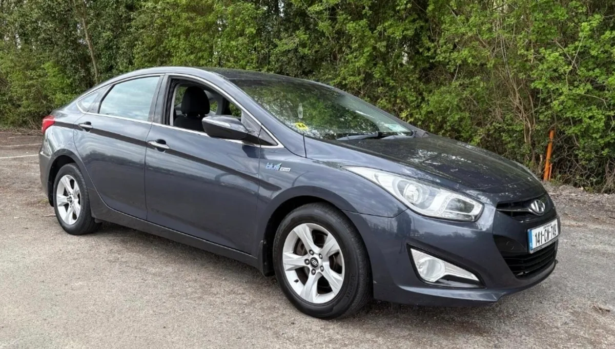 HYUNDAI I40 1.7 DIESEL SALOON - Image 2